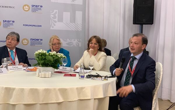 De iz. a dch.: Carlos Holmes Trujillo, Tatiana Valovaya, Martha Delgado Peralta, Serguéi Briliov De iz. a dch.: Carlos Holmes Trujillo, Tatiana Valovaya, Martha Delgado Peralta, Serguéi Briliov - Sputnik Mundo