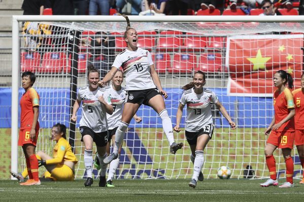 La alemana Giulia Gwinn celebra su tanto contra China en el Mundial 2019 - Sputnik Mundo