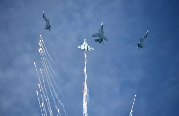 Acrobacias y tareas difíciles: los grupos aéreos de Rusia miden sus fuerzas en Crimea