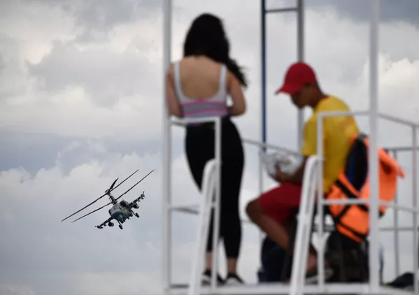Acrobacias y tareas difíciles: los grupos aéreos de Rusia miden sus fuerzas en Crimea Acrobacias y tareas difíciles: los grupos aéreos de Rusia miden sus fuerzas en Crimea - Sputnik Mundo