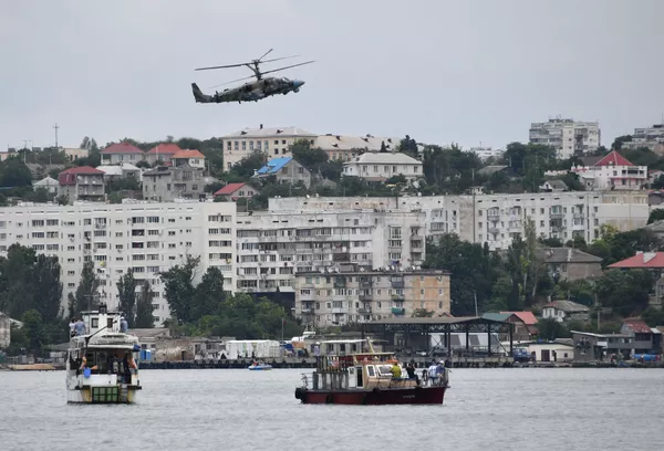Acrobacias y tareas difíciles: los grupos aéreos de Rusia miden sus fuerzas en Crimea Acrobacias y tareas difíciles: los grupos aéreos de Rusia miden sus fuerzas en Crimea - Sputnik Mundo