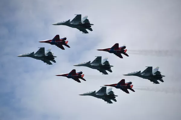 Acrobacias y tareas difíciles: los grupos aéreos de Rusia miden sus fuerzas en Crimea Acrobacias y tareas difíciles: los grupos aéreos de Rusia miden sus fuerzas en Crimea - Sputnik Mundo