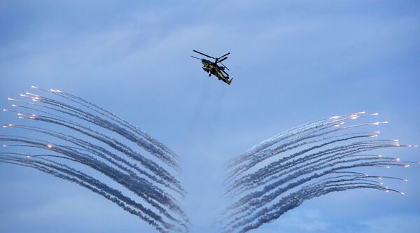 Acrobacias y tareas difíciles: los grupos aéreos de Rusia miden sus fuerzas en Crimea - Sputnik Mundo