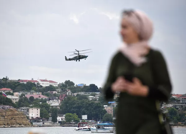Acrobacias y tareas difíciles: los grupos aéreos de Rusia miden sus fuerzas en Crimea Acrobacias y tareas difíciles: los grupos aéreos de Rusia miden sus fuerzas en Crimea - Sputnik Mundo