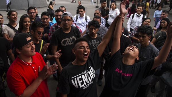 Ciudad de México: John Connor ganador de la batalla de rap frente a Dostin, en la Glorieta de los Insurgentes - Sputnik Mundo