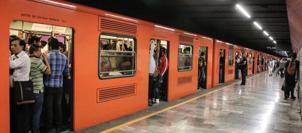 La estación del metro de la Ciudad de México La estación del metro de la Ciudad de México - Sputnik Mundo