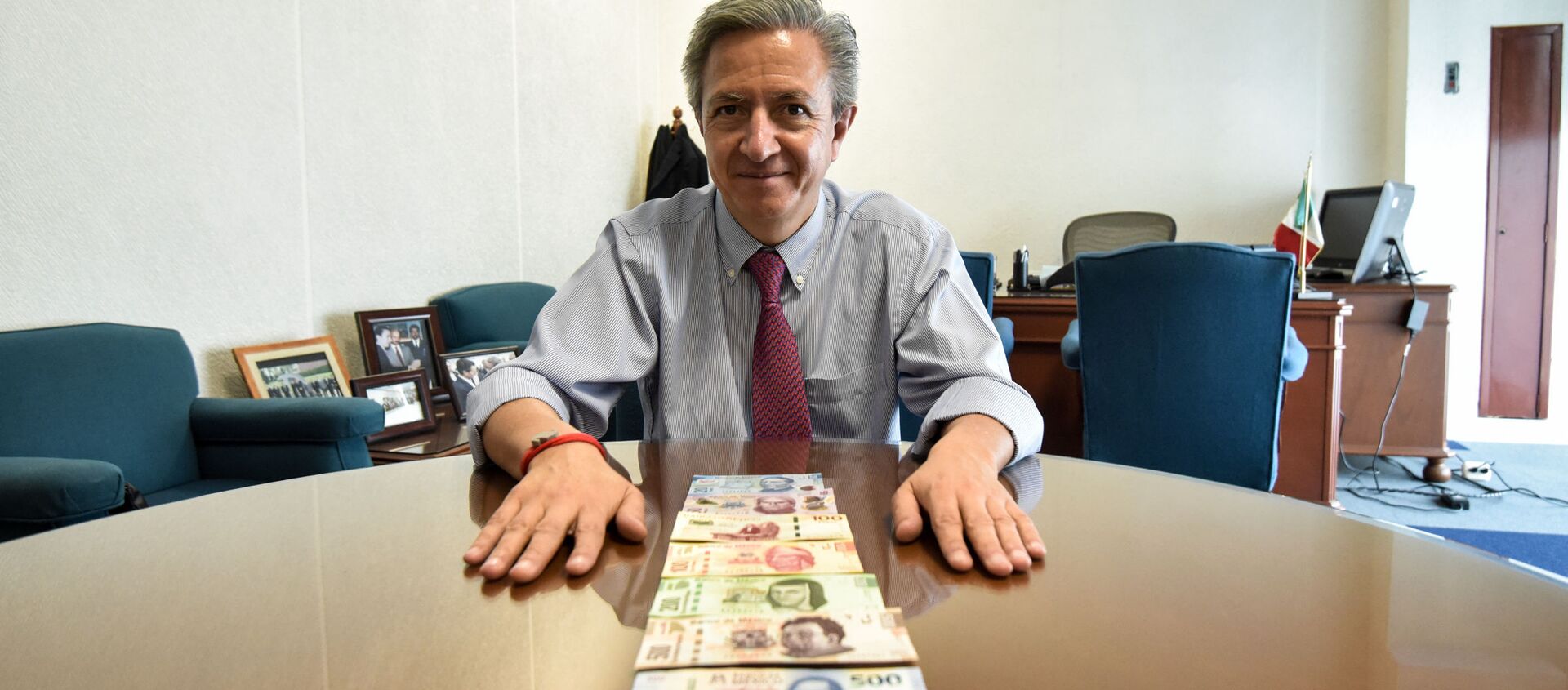 Alejandro Alegre Rabiela, el director general de Emisión del Banxico - Sputnik Mundo, 1920, 11.06.2019