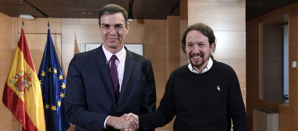 Los líderes del PSOE, Pedro Sánchez, y de Podemos, Pablo Iglesias - Sputnik Mundo