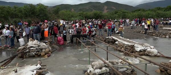 Cómo la Policía colombiana desmantela puentes para prevenir el paso fronterizo ilegal desde Venezuela - Sputnik Mundo