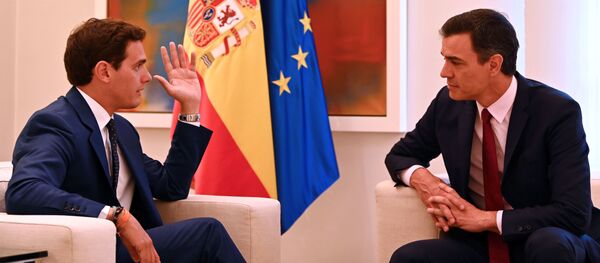 El líder de Ciudadanos, Albert Rivera, y líder del PSOE, Pedro Sánchez - Sputnik Mundo