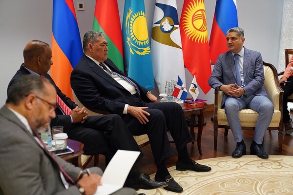 Ministro dominicano examina en Moscú posibilidades de inserción en el mercado euroasiático - Sputnik Mundo