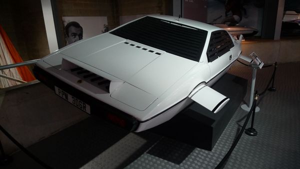 El coche submarino Lotus Esprit de James Bond El coche submarino Lotus Esprit de James Bond - Sputnik Mundo