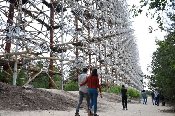 Una selfi desde Chernóbil: la zona de exclusión se convierte en un popular destino turístico
 - Sputnik Mundo