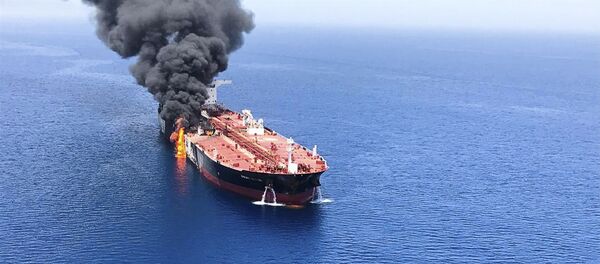 Uno de los petroleros atacados en el golfo de Omán - Sputnik Mundo