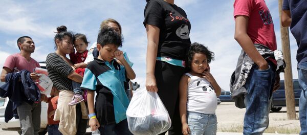 Personas de Centroamérica detenidas en EEUU por su situación migratoria irregular Personas de Centroamérica detenidas en EEUU por su situación migratoria irregular - Sputnik Mundo
