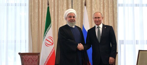 El presidente iraní, Hasán Rohaní, y el presidente ruso, Vladímir Putin - Sputnik Mundo