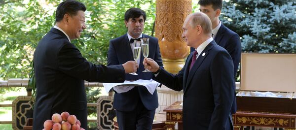 El presidente ruso, Vladímir Putin, y su homólogo chino, Xi Jinping - Sputnik Mundo