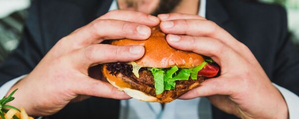 Una persona come comida basura - Sputnik Mundo