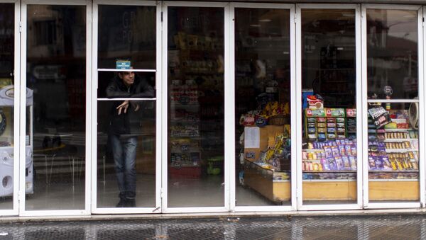 Una tienda en Argentina sin luz durante el apagón del 16 de junio Una tienda en Argentina sin luz durante el apagón del 16 de junio - Sputnik Mundo