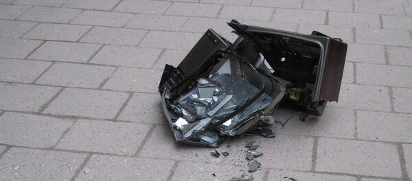 TV destrozado - Sputnik Mundo