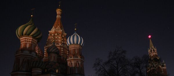 Las luces apagadas en la Catedral de San Basilio en Moscú - Sputnik Mundo