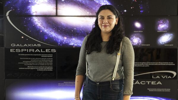 Rosa Becerra, doctora en astrofísica, posa para foto en el Instituto de Astronomía - Sputnik Mundo