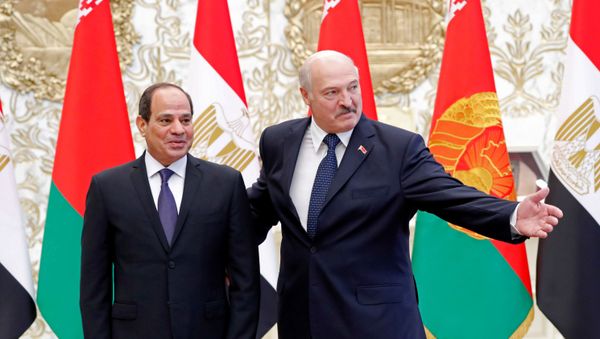El presidente egipcio, Abdelfatah Sisi, y el presidente bielorruso, Alexandr Lukashenko El presidente egipcio, Abdelfatah Sisi, y el presidente bielorruso, Alexandr Lukashenko - Sputnik Mundo