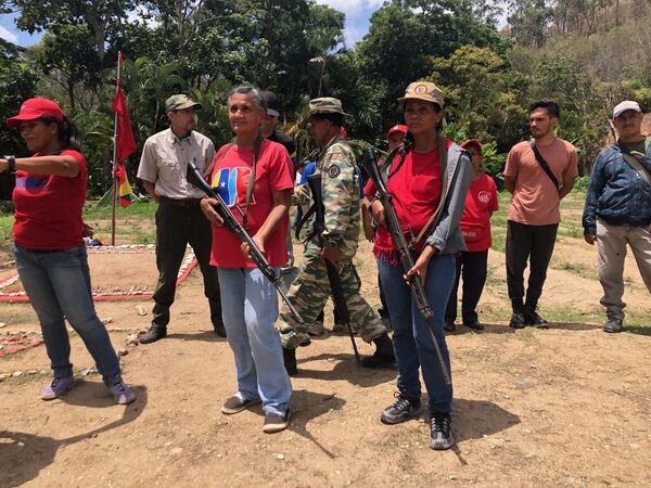 El pueblo de Venezuela se prepara así contra una invasión militar (fotos, vídeos) El pueblo de Venezuela se prepara así contra una invasión militar (fotos, vídeos) - Sputnik Mundo