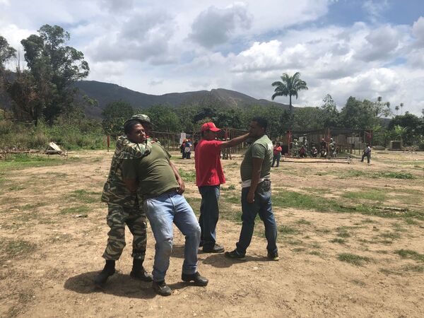 El pueblo de Venezuela se prepara así contra una invasión militar (fotos, vídeos) El pueblo de Venezuela se prepara así contra una invasión militar (fotos, vídeos) - Sputnik Mundo