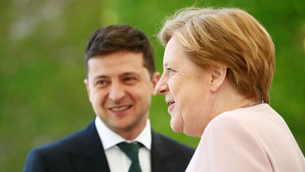 Angela Merkel, canciller de Alemania, y Volodímir Zelenski, presidente de Ucrania, durante su encuentro el 18 de junio de 2019 Angela Merkel, canciller de Alemania, y Volodímir Zelenski, presidente de Ucrania, durante su encuentro el 18 de junio de 2019 - Sputnik Mundo