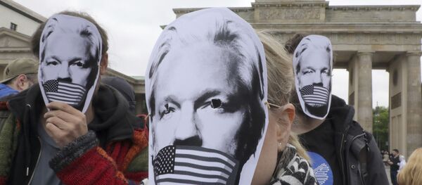Protesta contra la posible extradición de Julian Assange a EEUU en Berlín, el 2 de mayo de 2019 - Sputnik Mundo