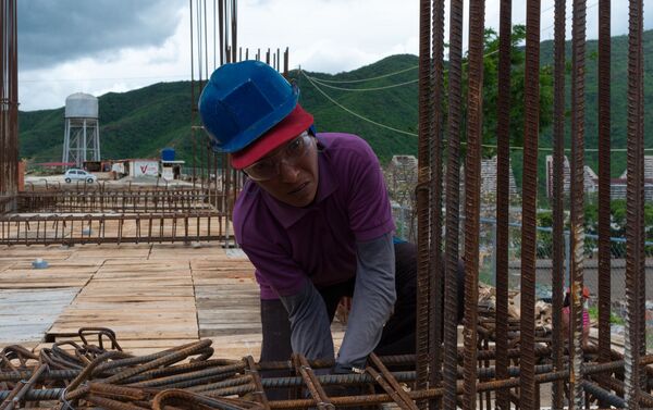 Mujeres venezolanas se incorporan al programa social del Gobierno Gran Misión Vivienda Venezuela para construir sus casas Mujeres venezolanas se incorporan al programa social del Gobierno Gran Misión Vivienda Venezuela para construir sus casas - Sputnik Mundo