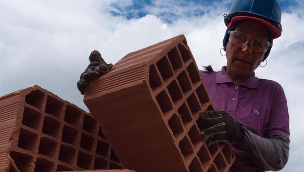 Mujeres venezolanas se incorporan al programa social del Gobierno Gran Misión Vivienda Venezuela para construir sus casas Mujeres venezolanas se incorporan al programa social del Gobierno Gran Misión Vivienda Venezuela para construir sus casas - Sputnik Mundo