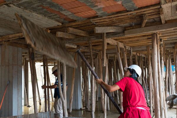 Mujeres venezolanas se convierten en constructoras para dar forma a sus sueños (fotos) Mujeres venezolanas se convierten en constructoras para dar forma a sus sueños (fotos) - Sputnik Mundo