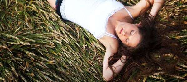 Una mujer, imagen referencial - Sputnik Mundo