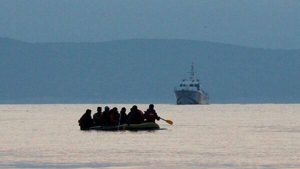 Migrantes en el mar Mediterráneo - Sputnik Mundo