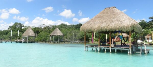 La paradisíaca Laguna de los Siete Colores, en Quintana Roo, México - Sputnik Mundo