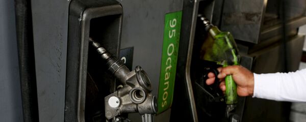 Un surtidor de gasolina en Venezuela - Sputnik Mundo