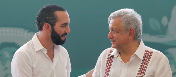  El presidente de México, Andrés Manuel López Obrador, junto a su homólogo salvadoreño, Nayib Bukele  - Sputnik Mundo