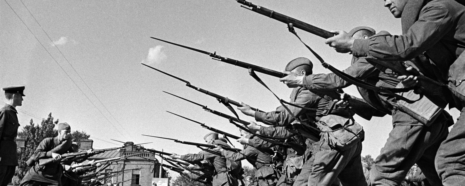 Entrenamiento de soldados antes de su ida al frente, Moscú, verano de 1941 Entrenamiento de soldados antes de su ida al frente, Moscú, verano de 1941 - Sputnik Mundo, 1920, 22.06.2022