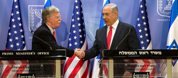 Consejero de Seguridad Nacional de la Casa Blanca, John Bolton, y primer ministro de Israel, Benjamín Netanyahu - Sputnik Mundo