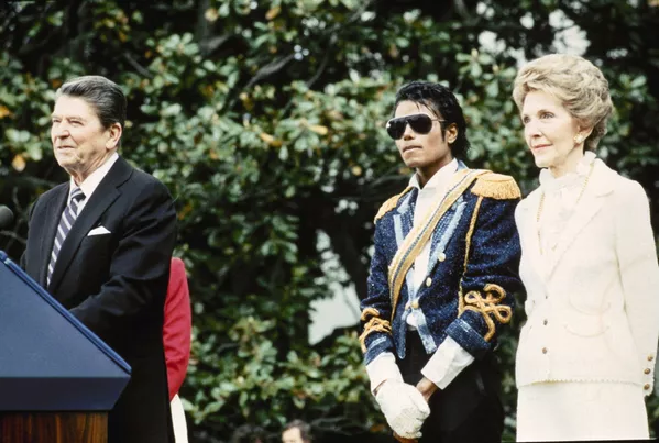 Michael Jackson shown on White House lawn during the Ceremony at which he received from the President a Presidential Award, May 14,1984, for his part in a National Campaign against drunk driving Michael Jackson shown on White House lawn during the Ceremony at which he received from the President a Presidential Award, May 14,1984, for his part in a National Campaign against drunk driving - Sputnik Mundo