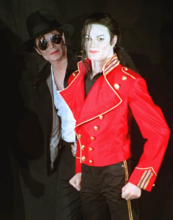 U.S. pop star Michael Jackson inspects a new wax model in his likeness at the Grevin Wax Museum in Paris Saturday April 19, 1997 U.S. pop star Michael Jackson inspects a new wax model in his likeness at the Grevin Wax Museum in Paris Saturday April 19, 1997 - Sputnik Mundo