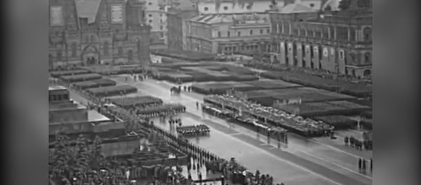 Símbolo del triunfo sobre el nazismo: el primer Desfile de la Victoria en la Plaza Roja de Moscú Símbolo del triunfo sobre el nazismo: el primer Desfile de la Victoria en la Plaza Roja de Moscú - Sputnik Mundo