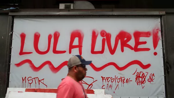 Un billboard en el que se lee Lula libre