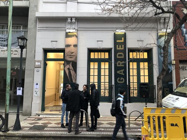 La increíble vida de Gardel, la voz universal del tango  - Sputnik Mundo