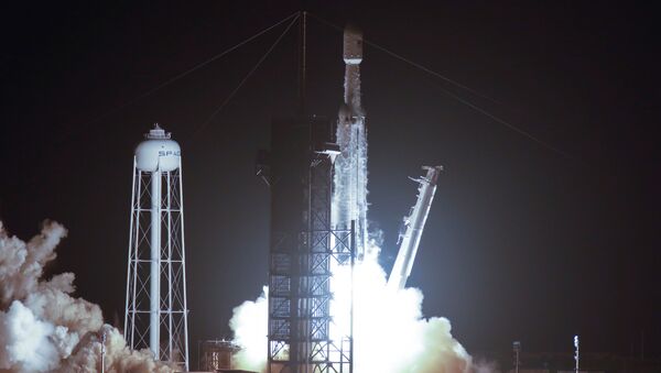 Lanzamiento del cohete Falcon Heavy - Sputnik Mundo