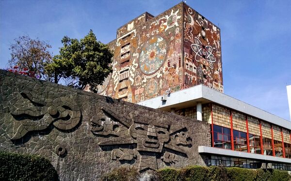 Universidad Nacional Autónoma de México: puesto 232. La UNAM fue fundada el 22 de septiembre de 1910. Tiene 188.000 estudiantes matriculados. Por quinto año consecutivo aparece entre las mejores 300 universidades rankeadas. - Sputnik Mundo