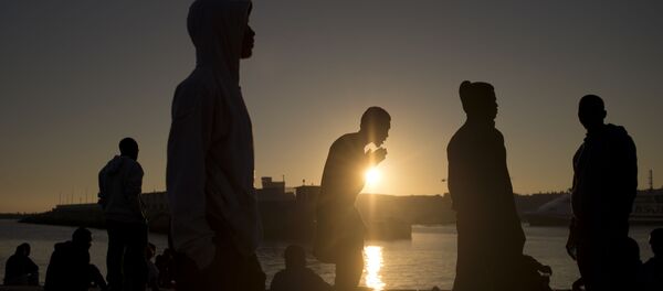 Migrantes llegan a España - Sputnik Mundo