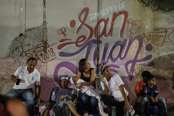 Personas celebran durante la celebración del Día de San Juan Bautista en Curiepe. Personas celebran durante la celebración del Día de San Juan Bautista en Curiepe. - Sputnik Mundo